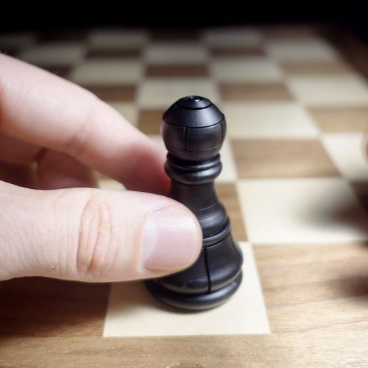 ♟️ Pween - chess pawn that turns into a Queen・ 3D File for 3D printing・Cults